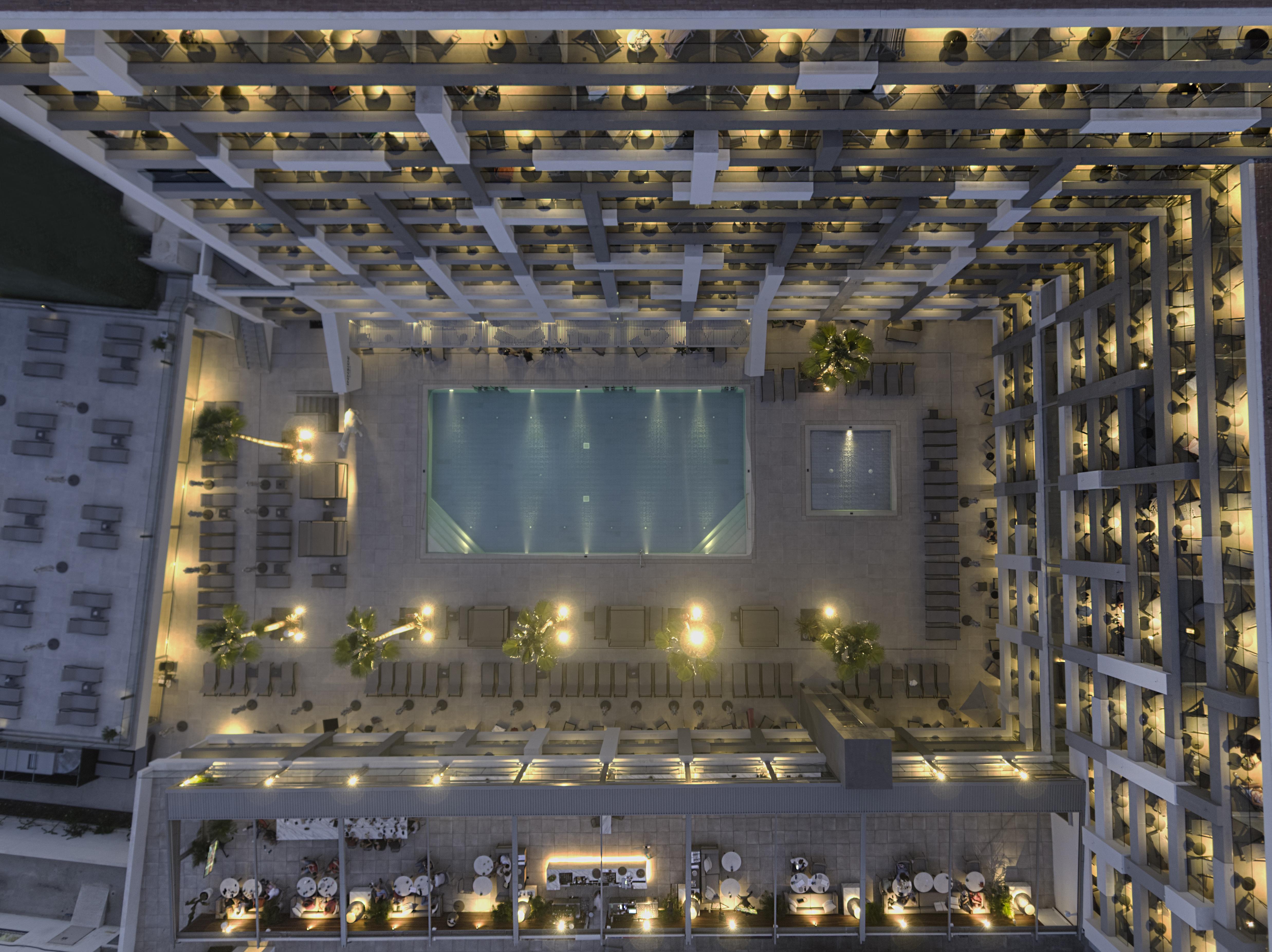 Innside by Melia Palma Bosque Exterior foto The pool at the hotel